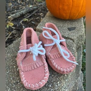 Minnetonka Infant Pink Suede Moccasin Booties size 3